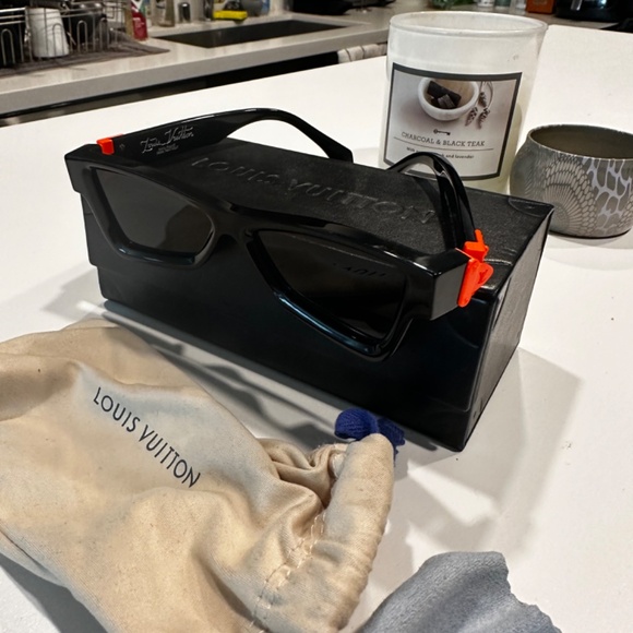 Louis Vuitton Spectacles (Virgil Abloh collab) - Picture 2 of 7